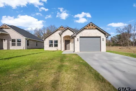 427 W Harmony St, Tyler, TX 75702