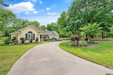 608 Green Meadow Trl, Holly Lake Ranch, TX 75765