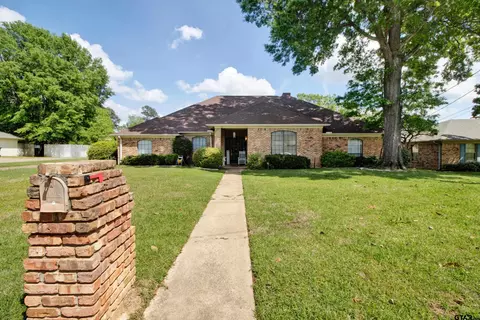 902 Kingsbury Ct, Longview, TX 75604