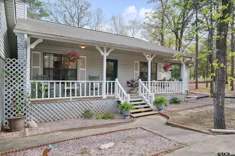 381 Knollwood Ln, Holly Lake Ranch, TX 75765