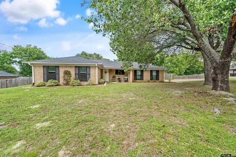 300 Windridge Dr, Whitehouse, TX 75791