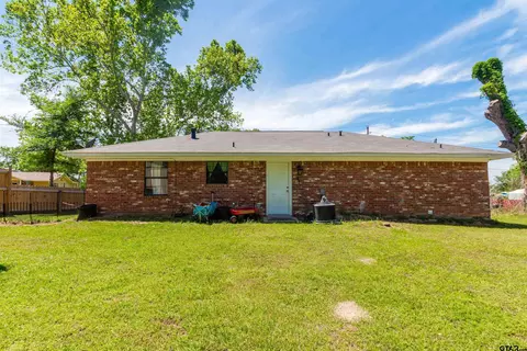 Exterior - 544 Cherry St, Chandler, TX 75758 photo 3 of 5