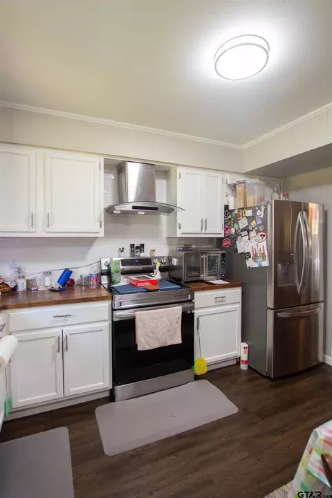 Kitchen - 544 Cherry St, Chandler, TX 75758 photo 3 of 3