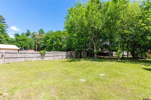 Exterior - 544 Cherry St, Chandler, TX 75758 photo 4 of 5
