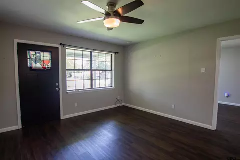 Living - 544 Cherry St, Chandler, TX 75758 photo 1 of 2