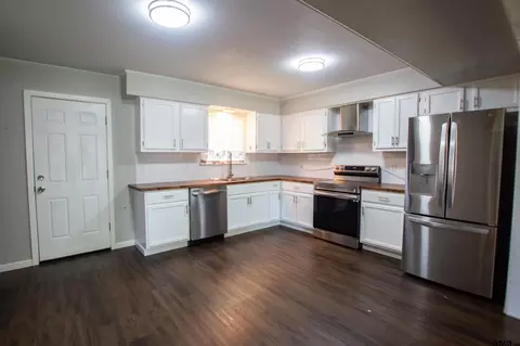Kitchen - 544 Cherry St, Chandler, TX 75758 photo 1 of 4