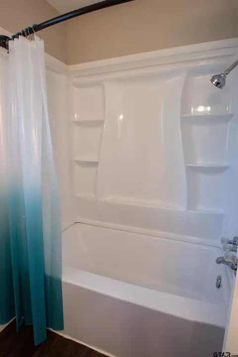 Bath - 544 Cherry St, Chandler, TX 75758 photo 5 of 6