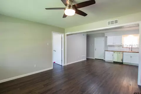 Living - 544 Cherry St, Chandler, TX 75758 photo 2 of 2