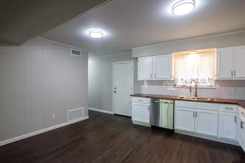 Kitchen - 544 Cherry St, Chandler, TX 75758 photo 2 of 4