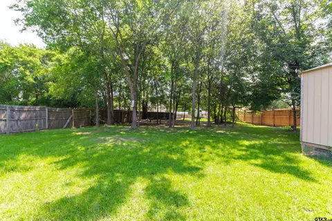 Exterior - 544 Cherry St, Chandler, TX 75758 photo 4 of 4