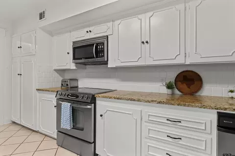 Kitchen - 16 Pegues Pl, Longview, TX 75601 photo 3 of 5