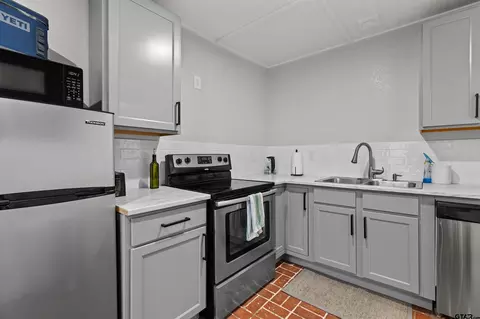 Kitchen - 16 Pegues Pl, Longview, TX 75601 photo 5 of 5