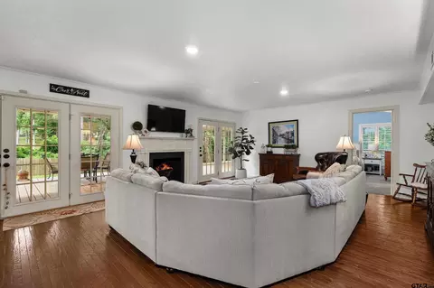 Living - 16 Pegues Pl, Longview, TX 75601 photo 1 of 5