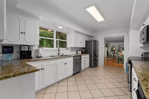 Kitchen - 16 Pegues Pl, Longview, TX 75601 photo 2 of 5