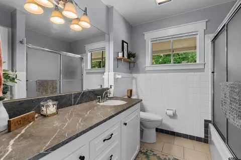 Bath - 16 Pegues Pl, Longview, TX 75601 photo 3 of 5