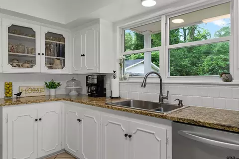 Kitchen - 16 Pegues Pl, Longview, TX 75601 photo 4 of 5
