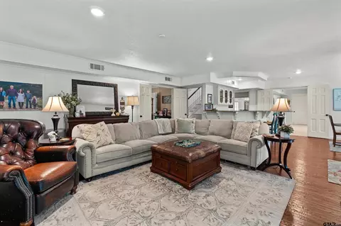 Living - 16 Pegues Pl, Longview, TX 75601 photo 3 of 5