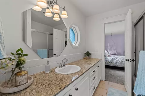 Bath - 16 Pegues Pl, Longview, TX 75601 photo 4 of 5