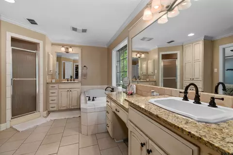 Bath - 16 Pegues Pl, Longview, TX 75601 photo 1 of 5