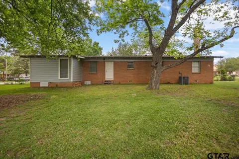 Exterior - 672 Diane St, Tyler, TX 75708 photo 3 of 10