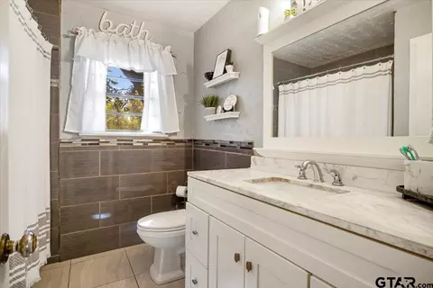 Bath - 672 Diane St, Tyler, TX 75708 photo 1 of 2
