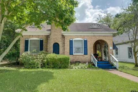 112 E Camden, Palestine, TX 75801
