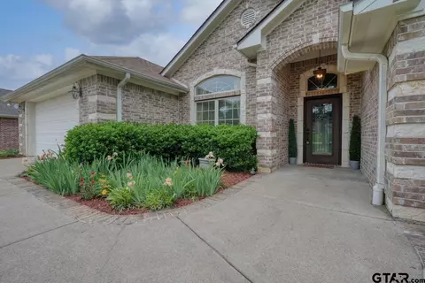 205 Heritage Ct, Lindale, TX 75771