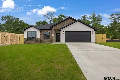 16226 Crossing Cir, Lindale, TX 75771