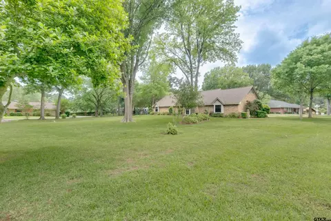 2405 Bentwood Dr, Palestine, TX 75803
