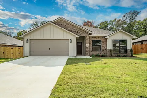 16418 Crossing Cir, Lindale, TX 75771