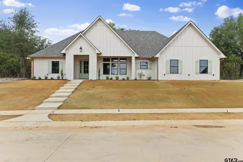 17300 Woodcrest Cir, Lindale, TX 75771