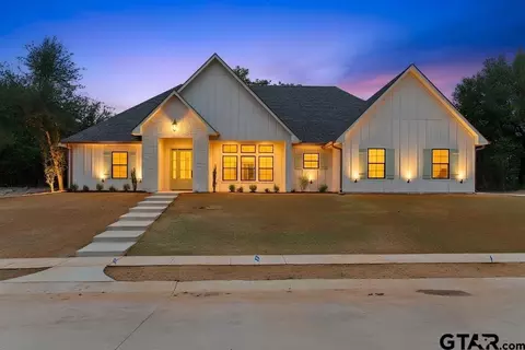 17300 Woodcrest Cir, Lindale, TX 75771