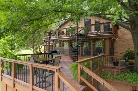 100 King Lance Ct, Scroggins, TX 75480