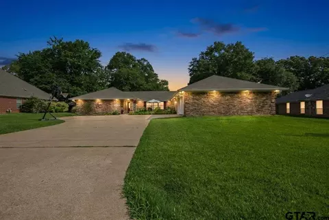 517 Charmwood Dr, Chandler, TX 75758