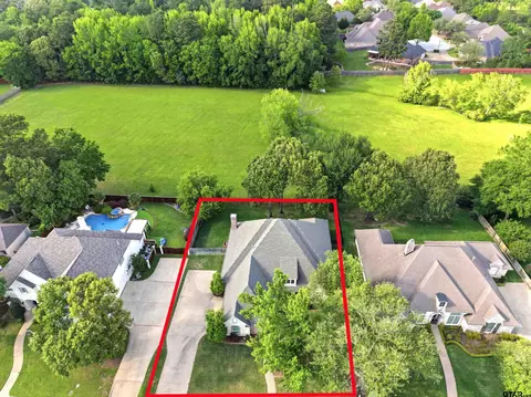 2122 Woodlands Dr, Tyler, TX 75703