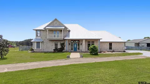 219 W Twin Creeks Trl, Troup, TX 75789