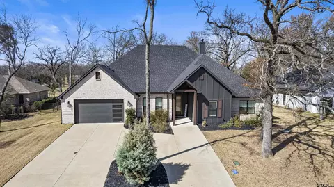 203 Colonial Dr, Mabank, TX 75156