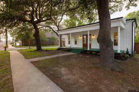 301 E Henderson, Overton, TX 75684