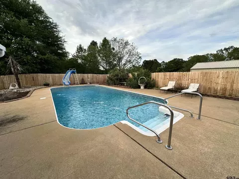 287 Hollybrook Dr, Kilgore, TX 75662