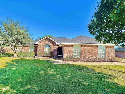 212 Willow Dr, Bullard, TX 75757