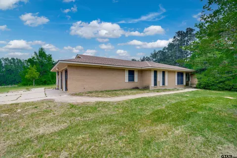1054 An County Road 415, Palestine, TX 75801