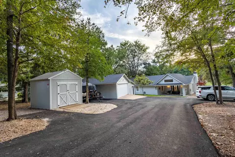 125 Rainbow Cv, Holly Lake Ranch, TX 75765