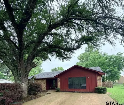 101 County Road 4111, Jacksonville, TX 75766