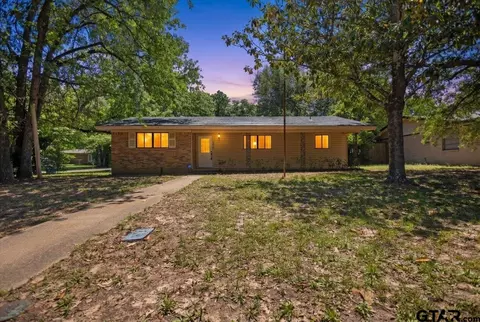 601 Ravenwood Dr, Athens, TX 75751