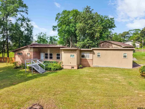 216 Hickory St, Gladewater, TX 75647