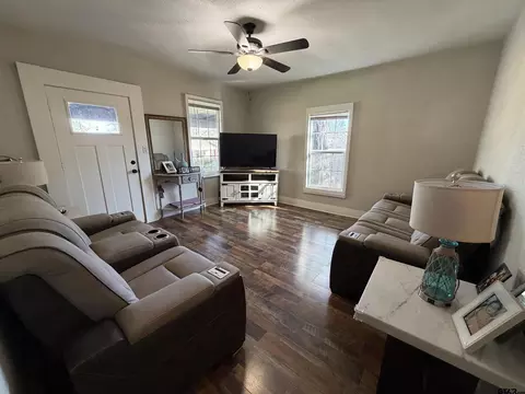 1509 Richards St, Tyler, TX 75702 photo 4