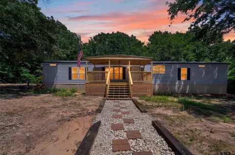 475 An County Rd 2236, Palestine, TX 75803