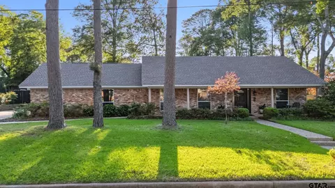 8229 Columbia Dr, Tyler, TX 75703