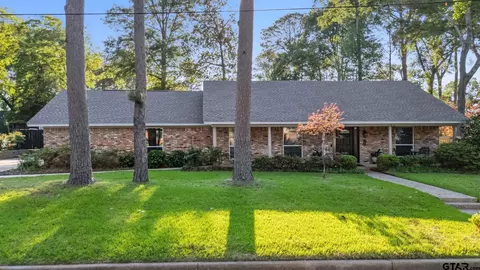 8229 Columbia Dr, Tyler, TX 75703