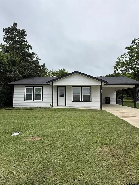 704 Lillian St, Wills Point, TX 75169